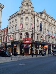 OLIVER Gielgud Theatre London Stage Right Reviews